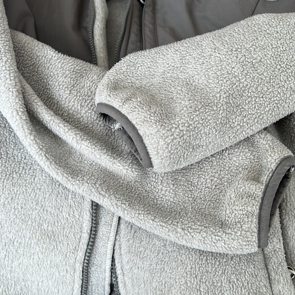 Women’s NorthFace Jacket, size small - Picture 3 of 4